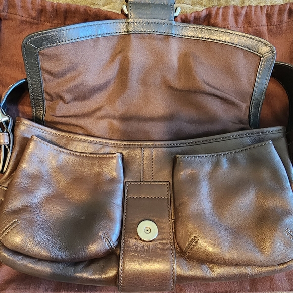 ✨️Your New Favorite VINTAGE COACH SOHO BAG! Soft Brown Leather With Buckle. - Picture 4 of 5